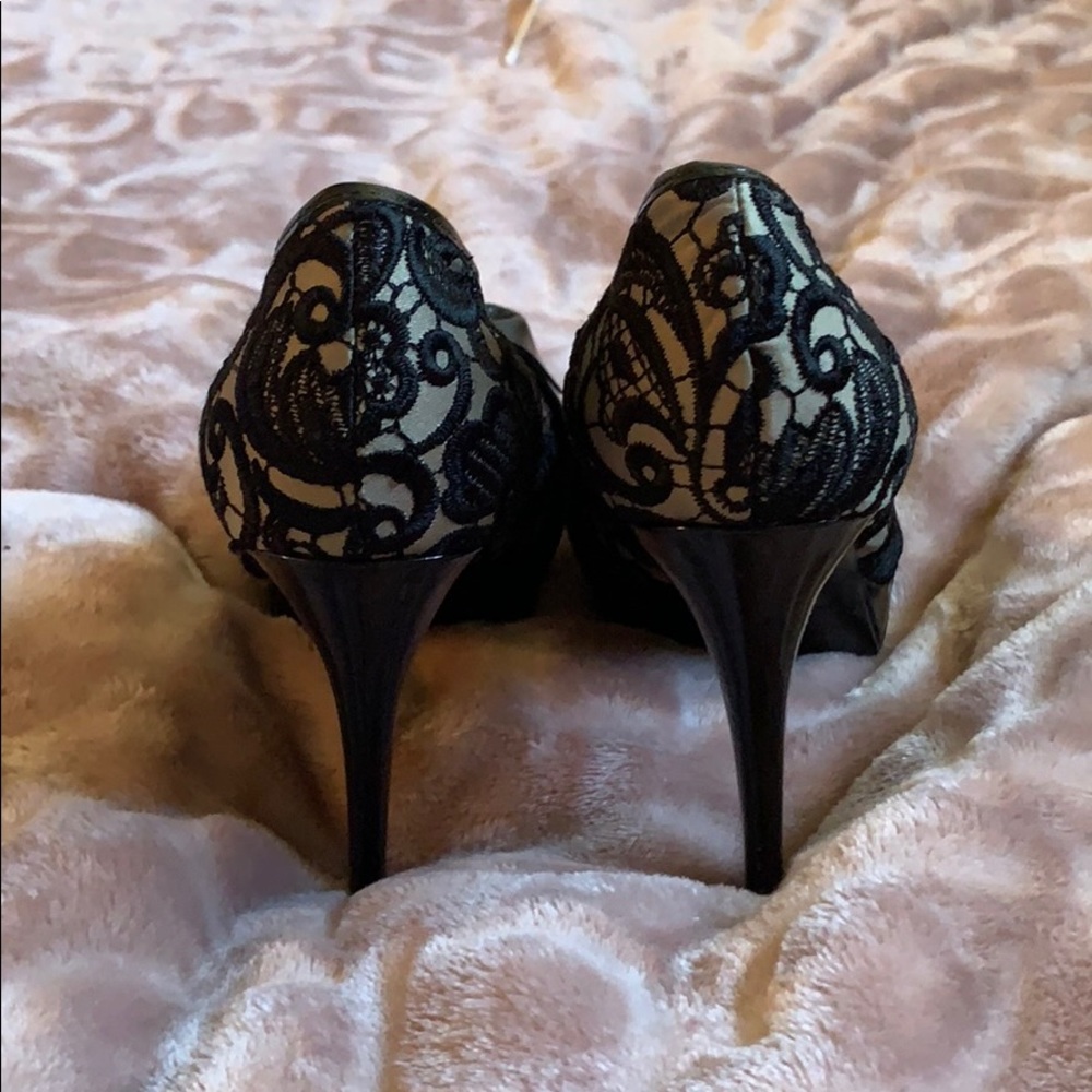 GUESS Lace platform pumps - Picture 3 of 7